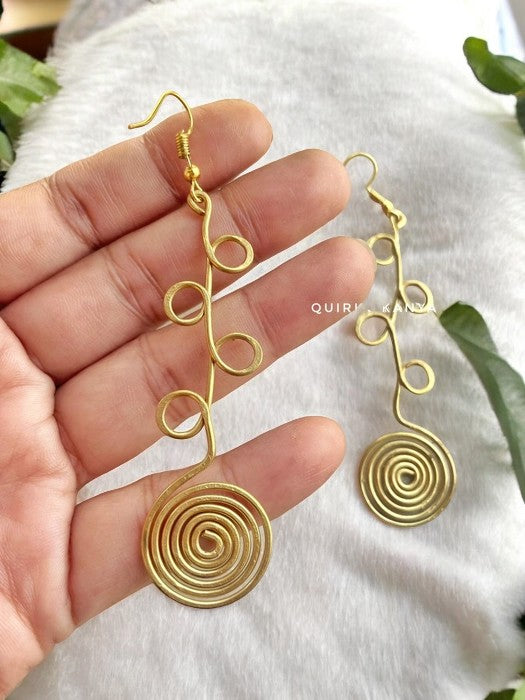 four-point-creeper-spiral-brass-earrings