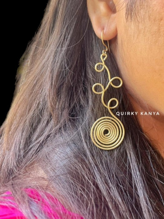 four-point-creeper-spiral-brass-earrings