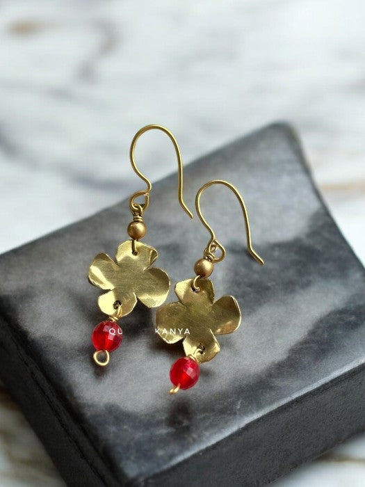 red-dot-small-flower-brass-earrings