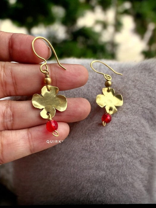 red-dot-small-flower-brass-earrings