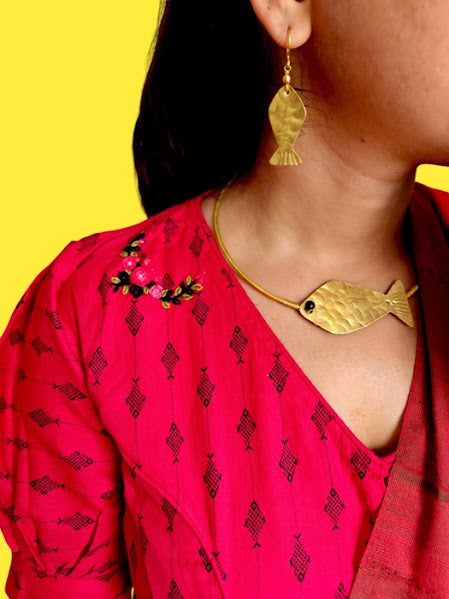 meenakshi-brass-hasli-necklace-jewelry-set-necklace-earrings-bracelet-ring