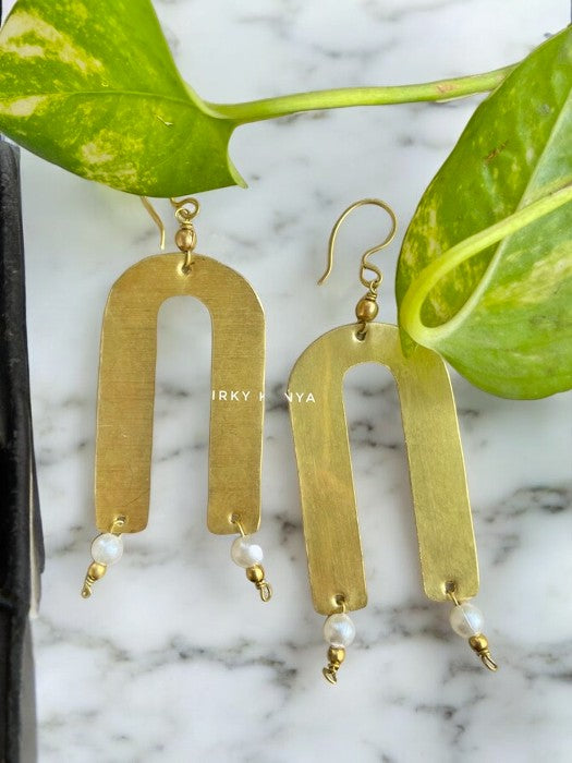 horse-shoe-brass-earrings