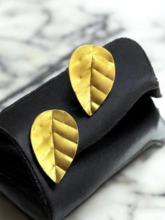 leaf-brass-stud-earrings