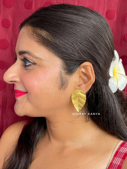 leaf-brass-stud-earrings