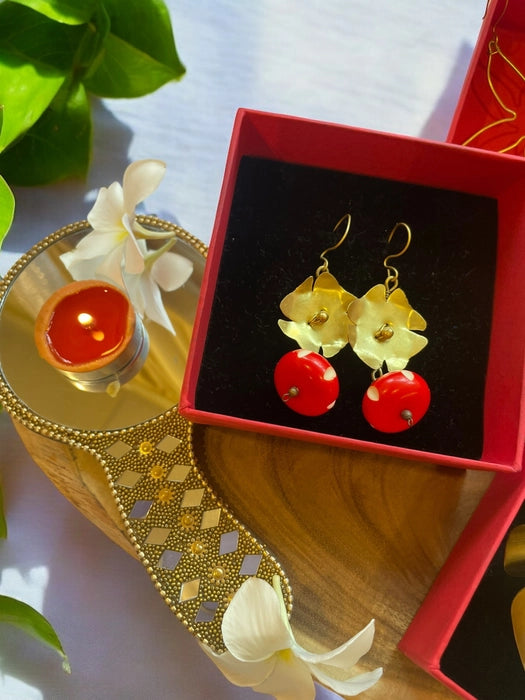 single-shiuli-red-stone-brass-earrings