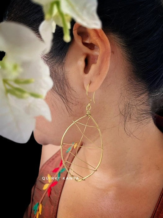 wired-leaf-brass-earrings