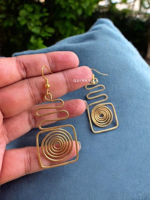 zigzag-square-spiral-brass-earrings